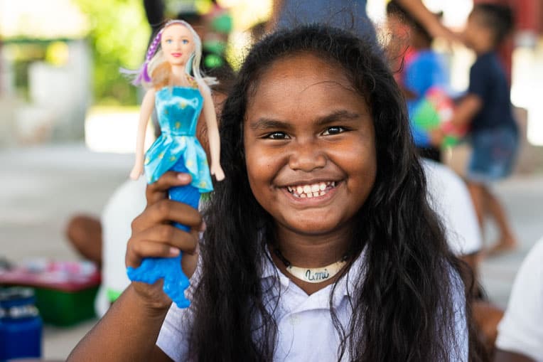 This “wow” toy delighted a shoebox recipient in Palau.