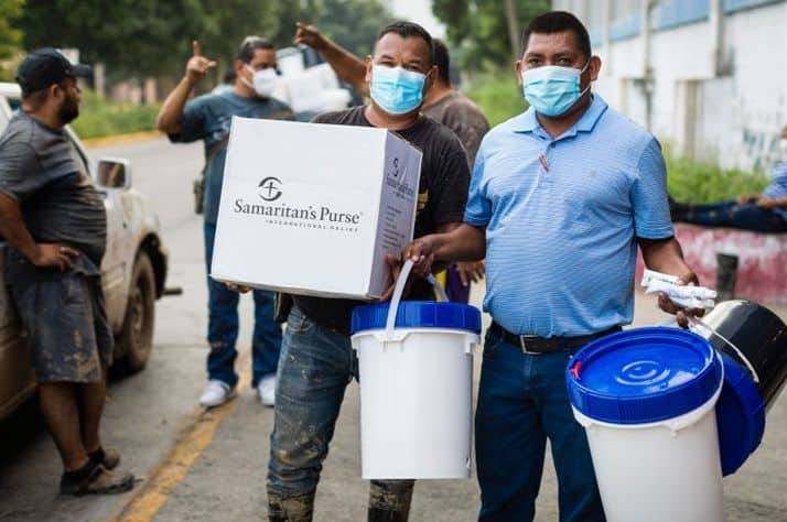 Samaritan’s Purse is providing household water filters, emergency shelter material, and hygiene kits to area pastors to aid hurting families in their respective communities in Honduras.