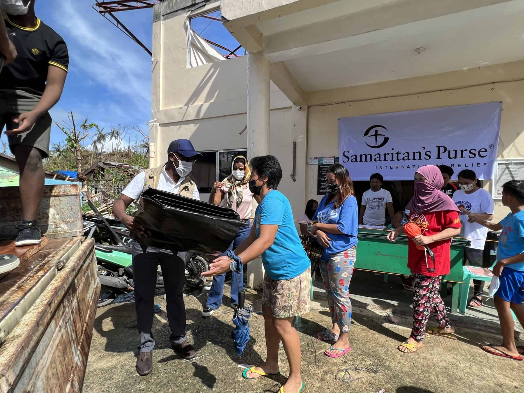 Samaritan’s Purse rushed critical aid to families in the Philippines in the wake of Super Typhoon Rai. Nearly 4,000 tarps were distributed among several hard-hit cities.