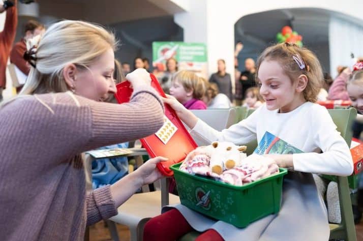 Elizabeth Groff delivers 200 millionth shoebox gift to Natalya.